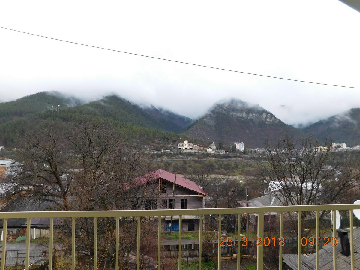 Akaki'S Guesthouse Borjomi Bagian luar foto