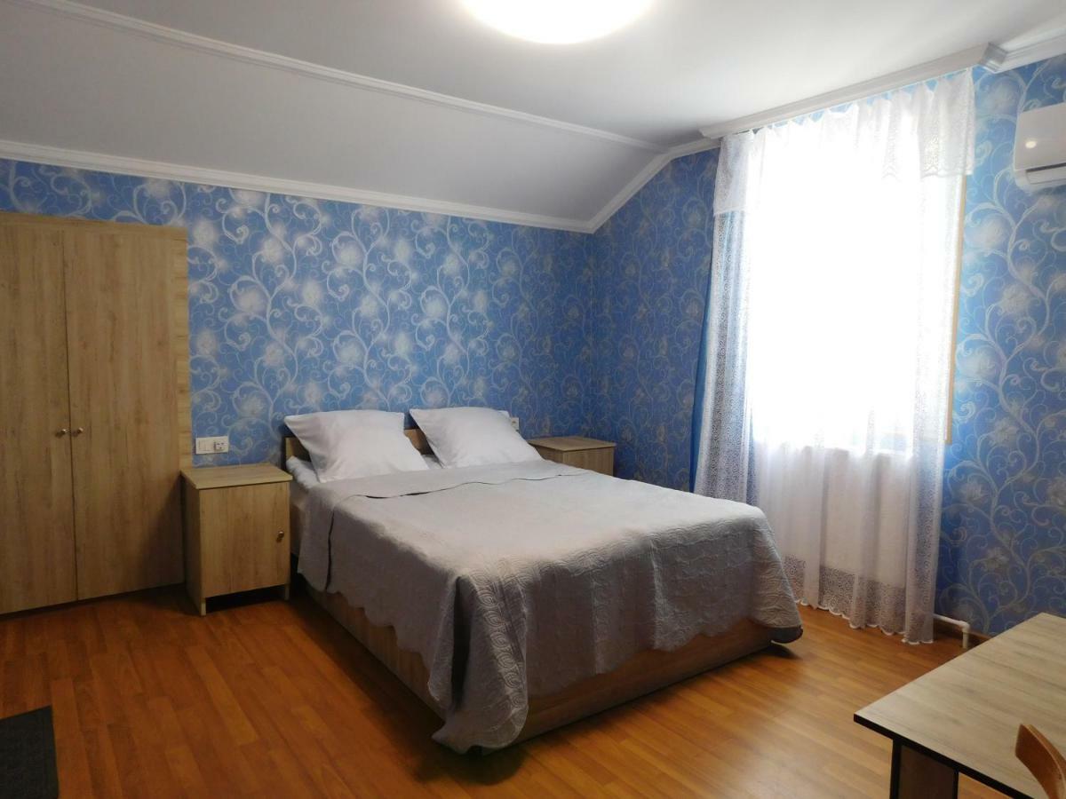 Akaki'S Guesthouse Borjomi Bagian luar foto