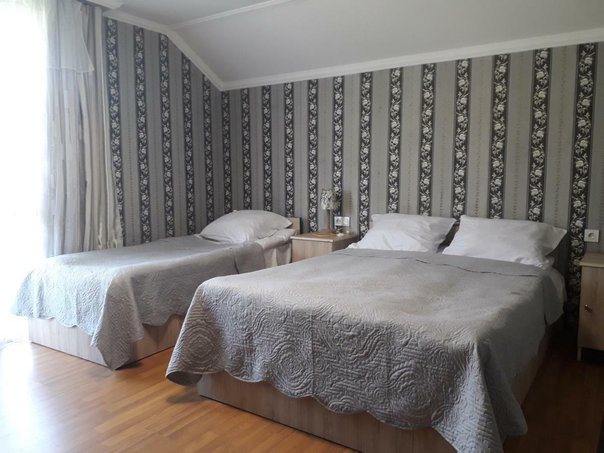 Akaki'S Guesthouse Borjomi Bagian luar foto