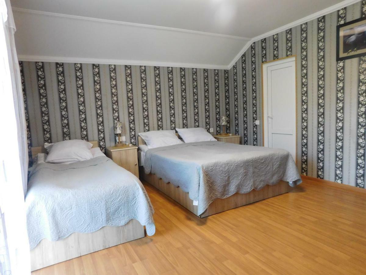 Akaki'S Guesthouse Borjomi Bagian luar foto
